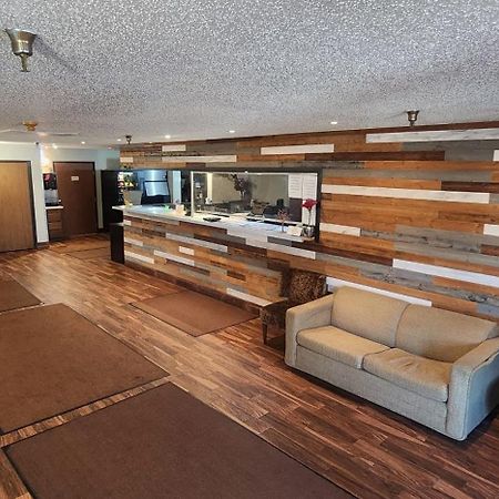 ロードウェイ イン West Fargo エクステリア 写真