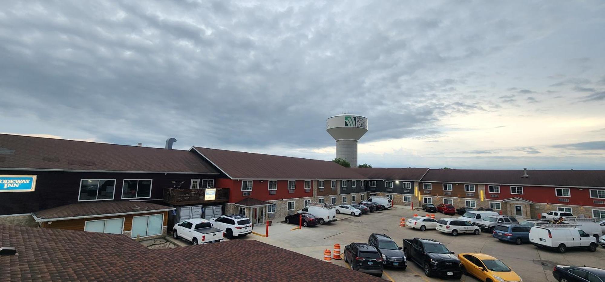 ロードウェイ イン West Fargo エクステリア 写真