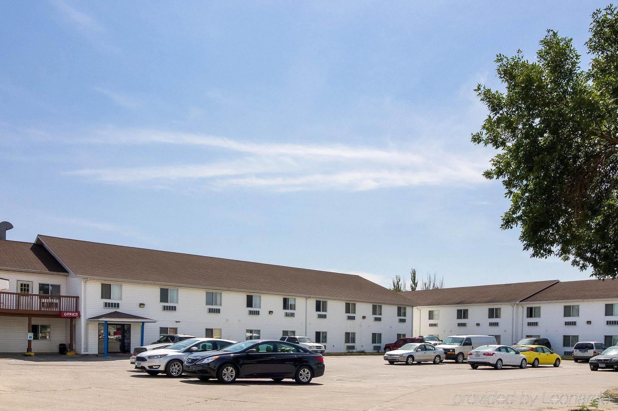 ロードウェイ イン West Fargo エクステリア 写真