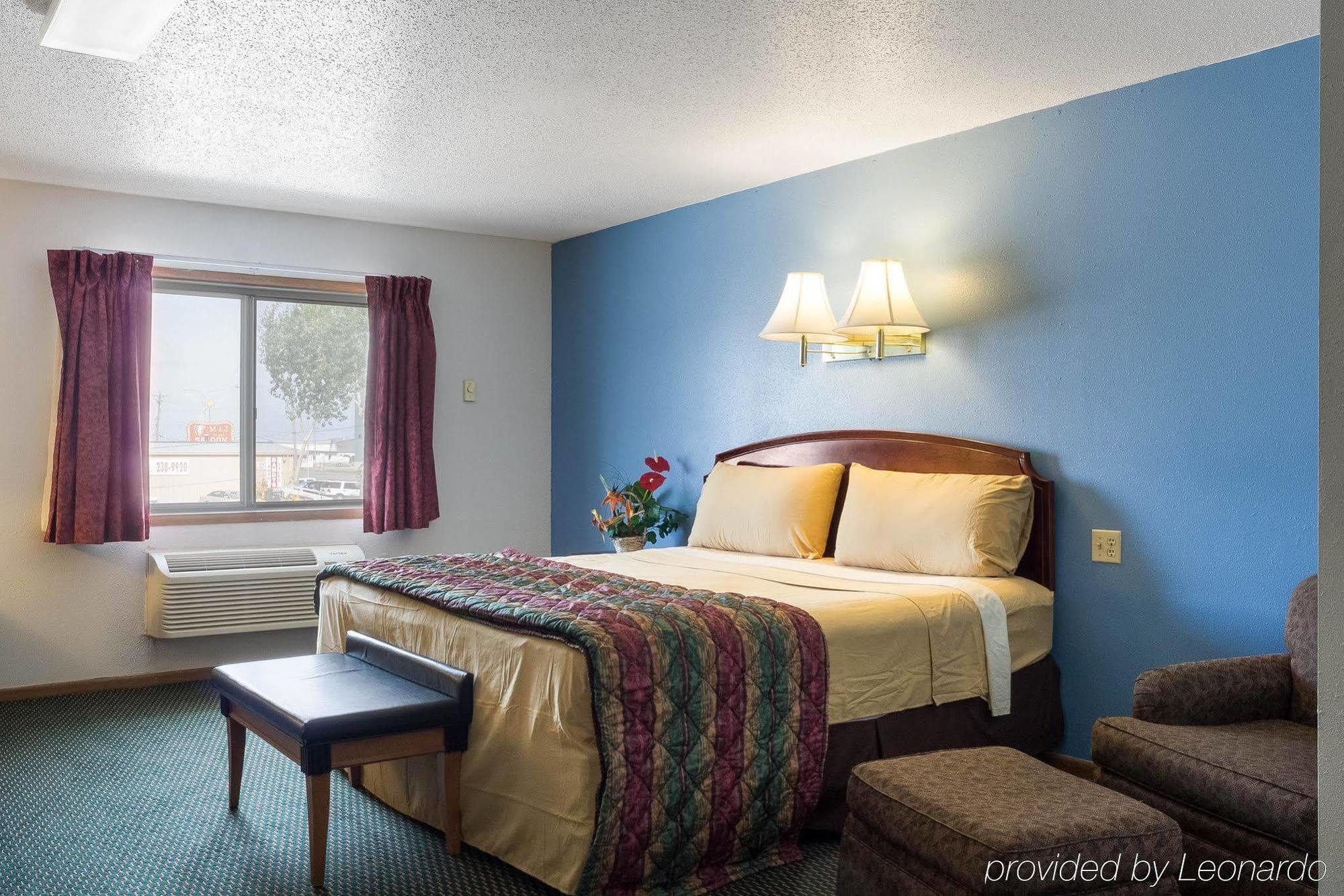 ロードウェイ イン West Fargo エクステリア 写真
