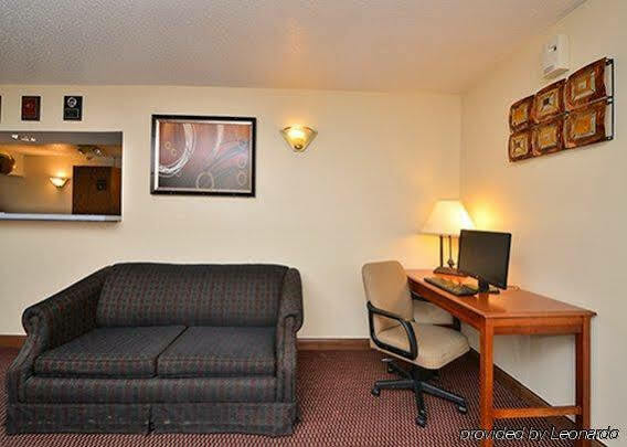 ロードウェイ イン West Fargo エクステリア 写真